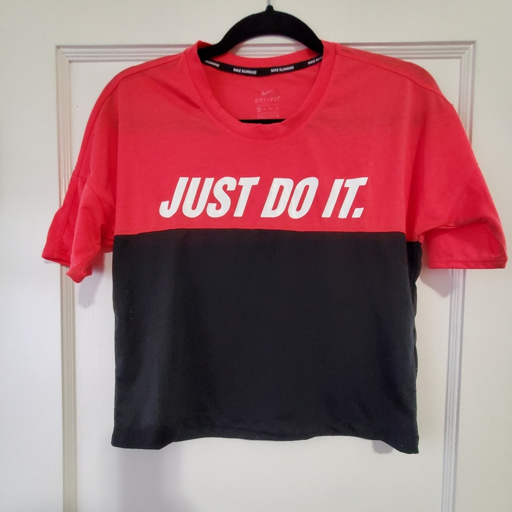 Nike crop tee